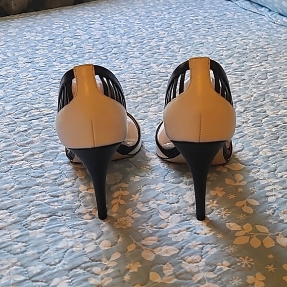 Calvin Klein Gilia Kid Skin D'orsay Pumps - Picture 4 of 9